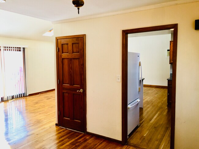 Building Photo - 43 Hope Dr