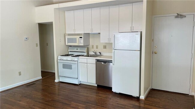 Foto del edificio - 1150 Blue Ridge Ave NE