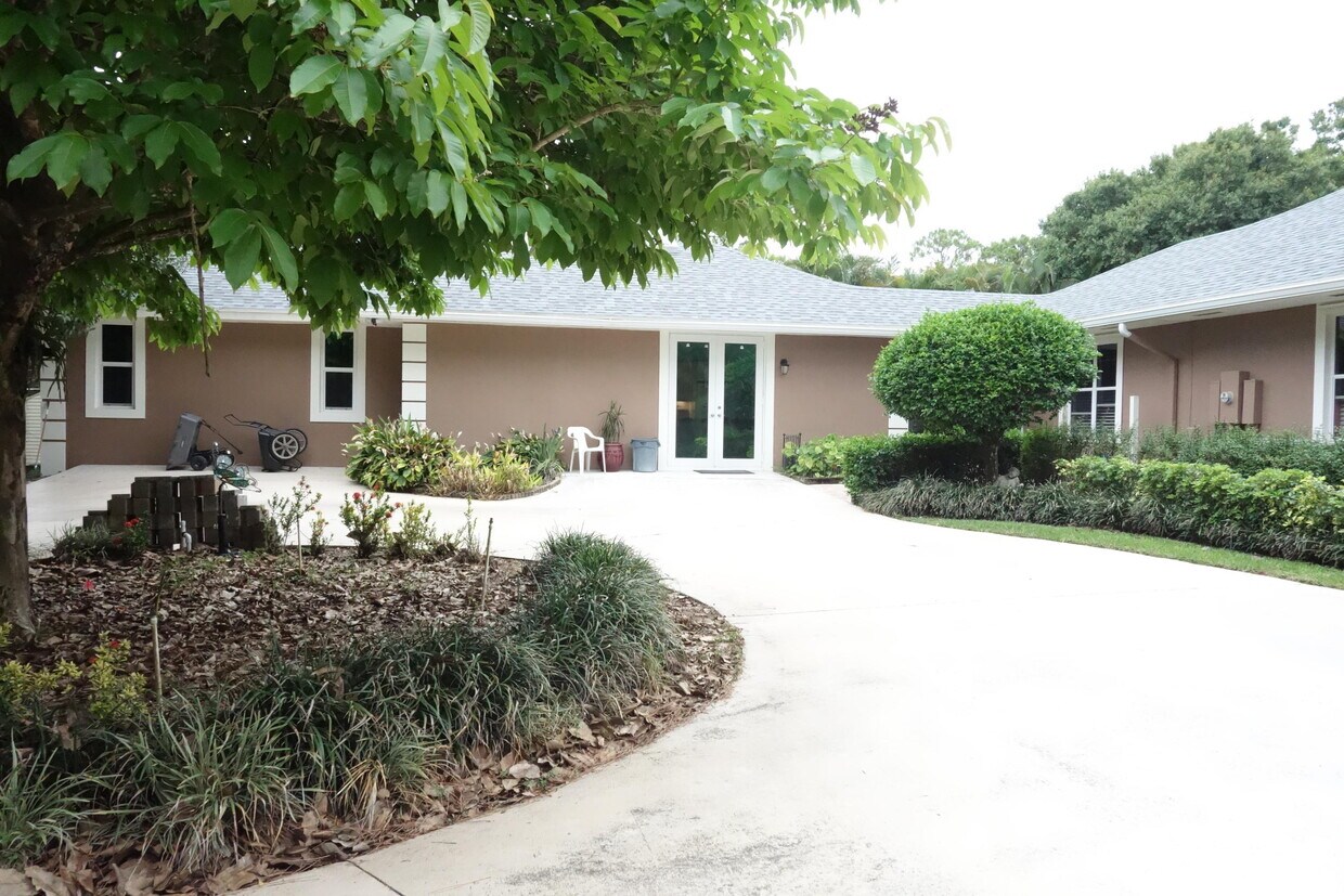 Primary Photo - 6748 W Indiantown Rd