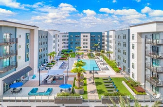 Building Photo - MAA 220 Riverside