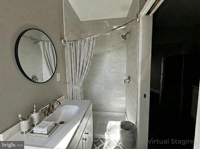 Foto del edificio - 6142 Larchwood Ave