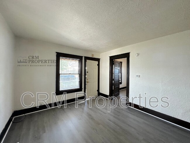 Building Photo - 1725 S Market St