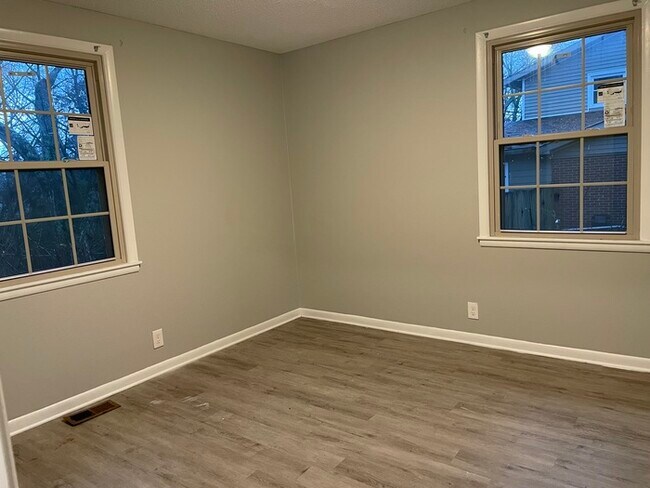 Foto del edificio - Newly Renovated Three Bedroom Home in NW H...