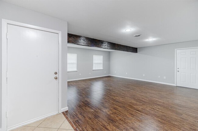 Building Photo - 2832 Ridgeview Ln