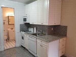 Building Photo - 125 E 71st St