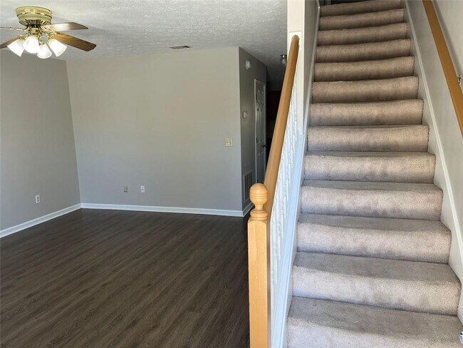 Foto del edificio - 326 Leafmore Rd SW