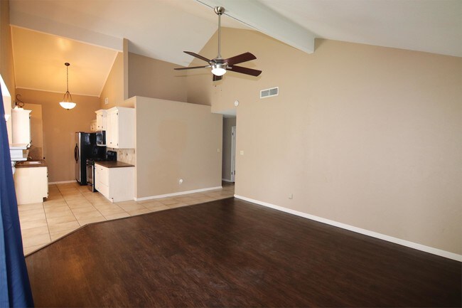 Foto del edificio - 5680 Brett Ln