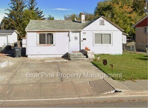 Building Photo - 631 College St