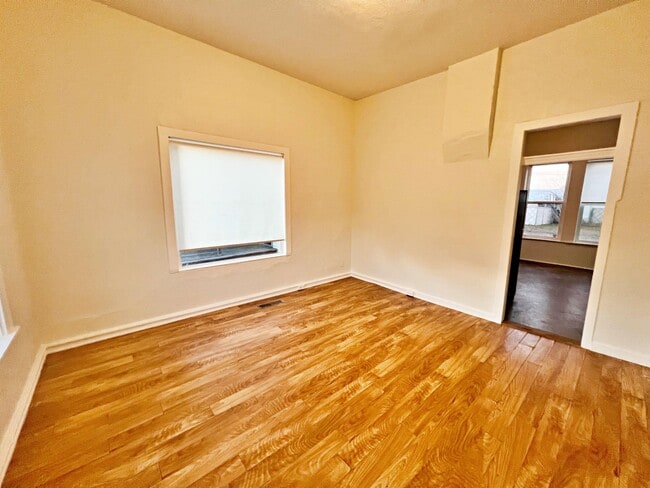 Building Photo - 262 33rd St