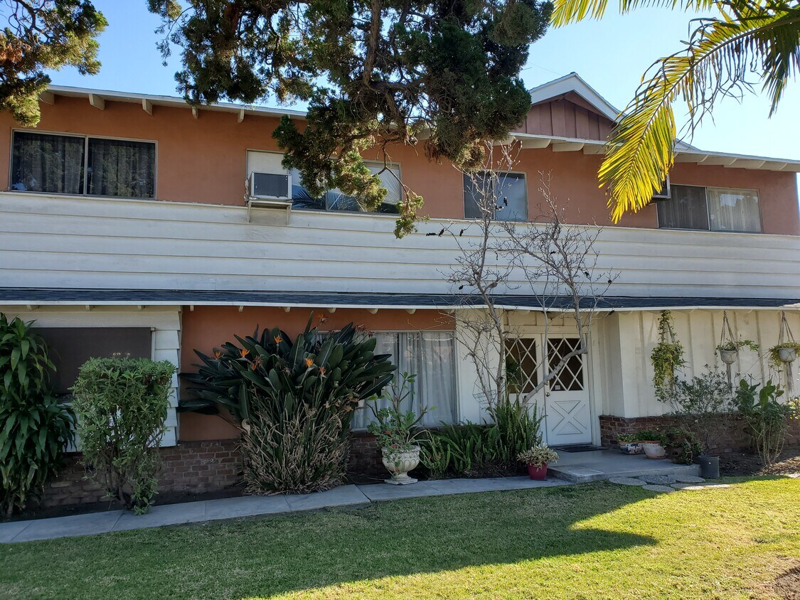 6126 King Ave, Maywood, CA 90270 Apartments in Maywood, CA