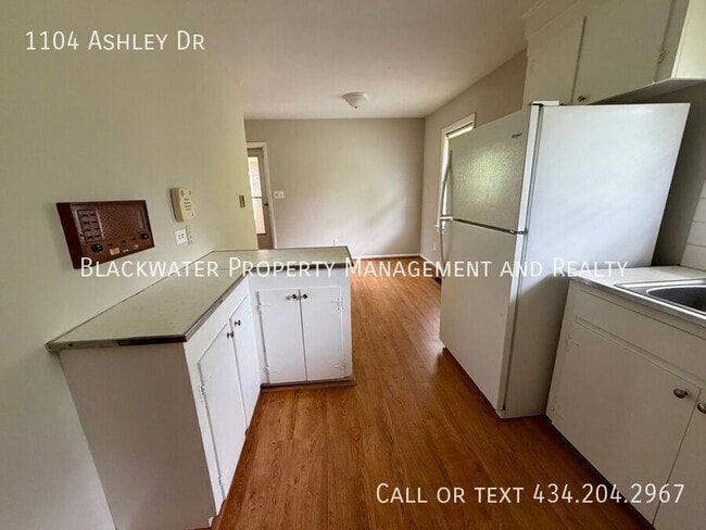 Foto del edificio - 1104 Ashley Dr