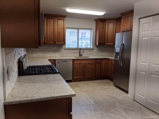 Foto del edificio - 649 E Beech St