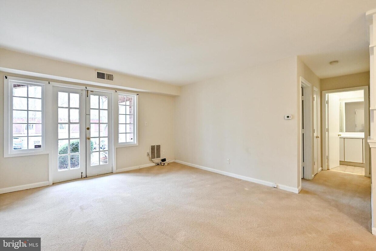 5911A Prince James Dr Unit 21, Springfield, VA 22152 Room for Rent in