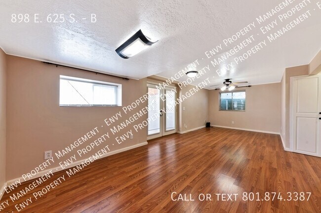 Building Photo - Charming Pet Friendly Basement Unit Duplex...