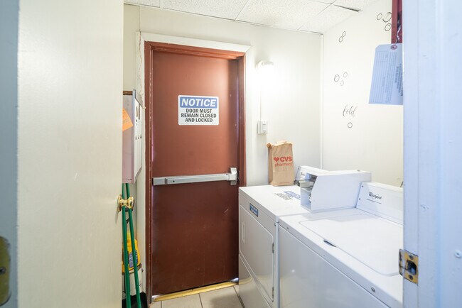 Foto del edificio - 2100 Spring St