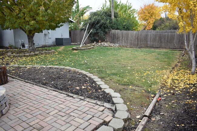 Building Photo - 8480 Everglade Dr