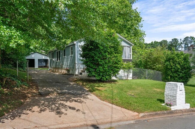 Building Photo - 640 Gibbons Dr