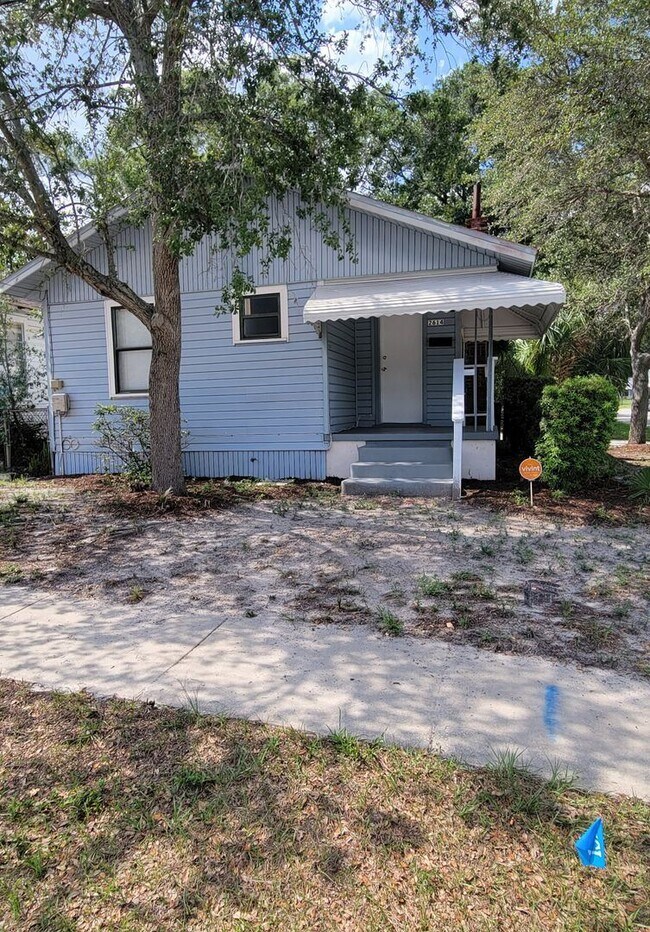 Building Photo - 3 br, 2 bath House - 2614 E 20TH AVE