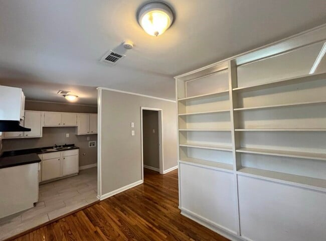 Foto del edificio - 1463 Merrycrest Dr