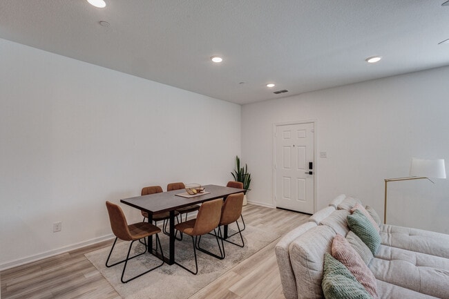 Building Photo - 3720 Star Mesa St