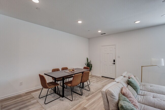 Foto del edificio - 3720 Star Mesa St