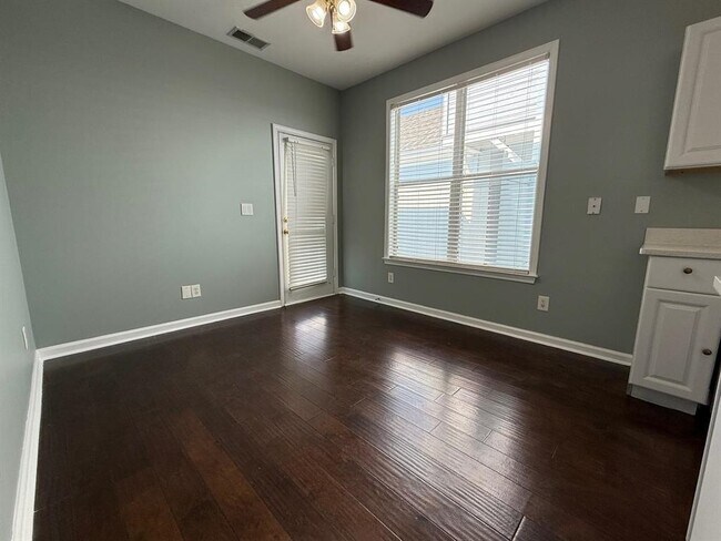 Foto del edificio - 1173 Island Pl E