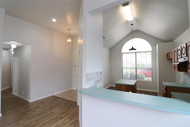 Foto del edificio - 2606 Daisy Ln