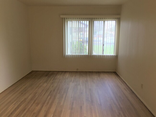 Building Photo - 4848 N Lakewood Blvd