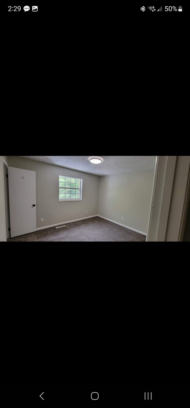 Building Photo - 4535 Valley View Dr