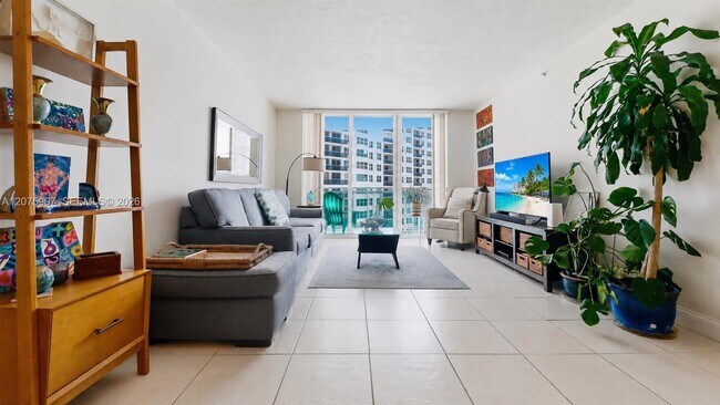 Building Photo - 3001 S Ocean Dr
