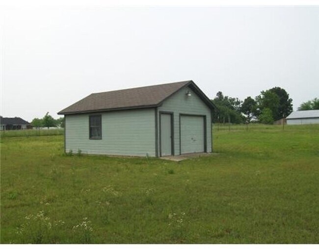 Building Photo - 1806 Oakview Dr