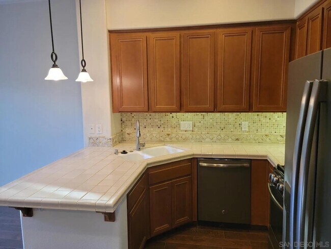 Foto del edificio - 579 Almond Rd