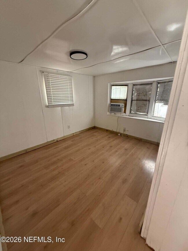 Foto del edificio - 707 Dawn Ave