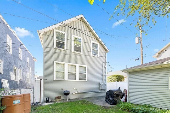 Building Photo - 9 Bergman Ct