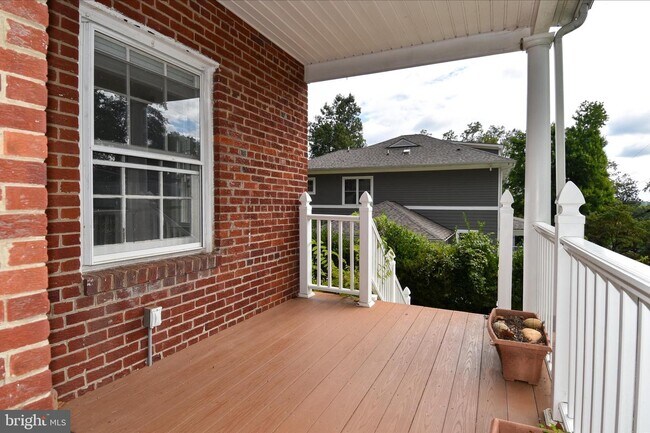 Building Photo - 1306 Tracy Pl