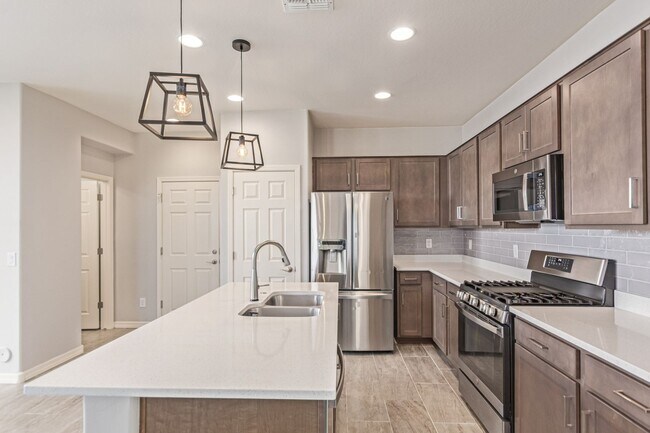 Building Photo - Spacious, Stylish, and Ready for You!