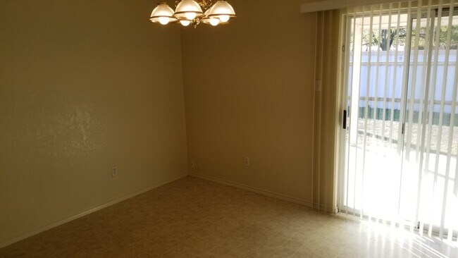 Foto del edificio - 7215 Upland Bend Dr
