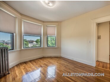 Building Photo - 1152 Commonwealth Ave