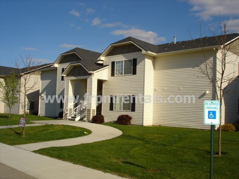Primary Photo - Very Nice 2 Bed/ 2 Bath Lower Level Apartment
