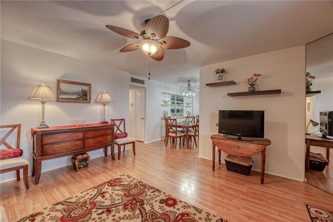 Foto del edificio - 2400 NE 10th St