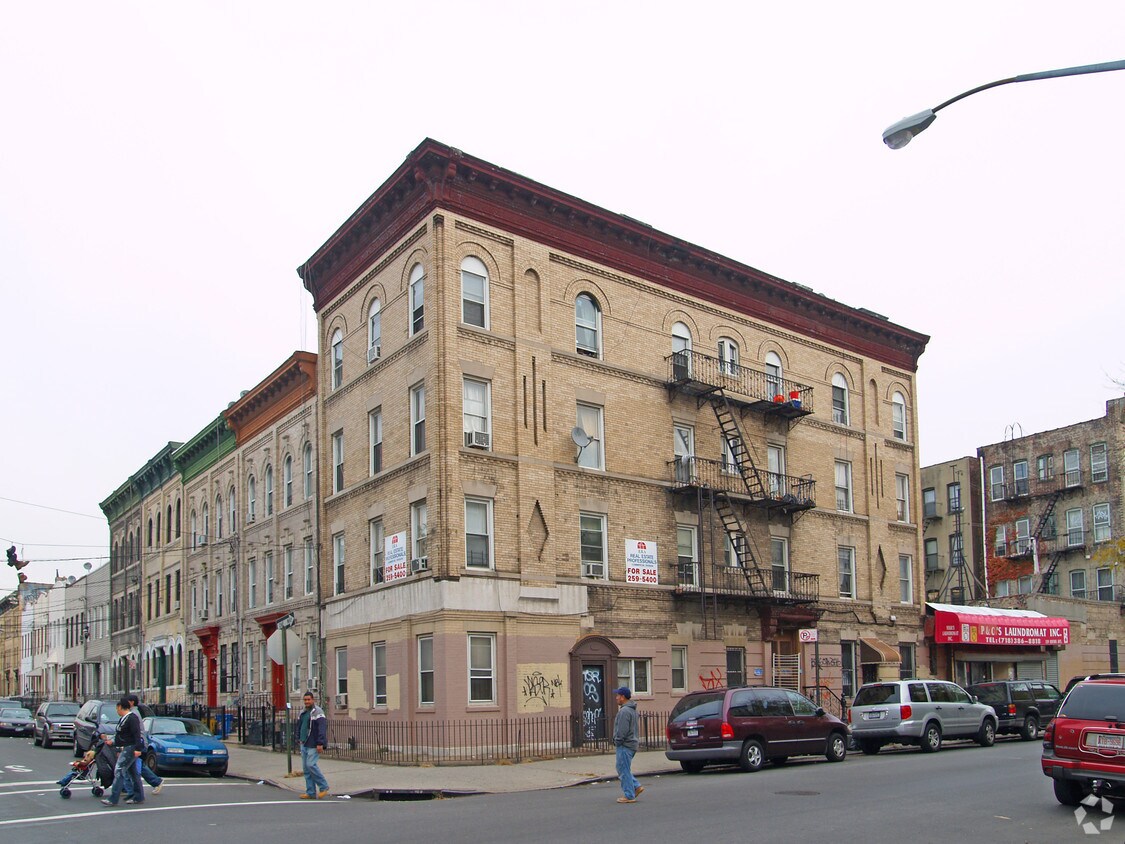 Foto del edificio - 139 Irving Ave