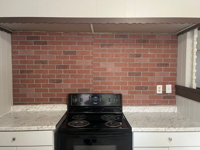 Building Photo - 3 Bedroom, 1 Bath Home in Lancaster *accep...