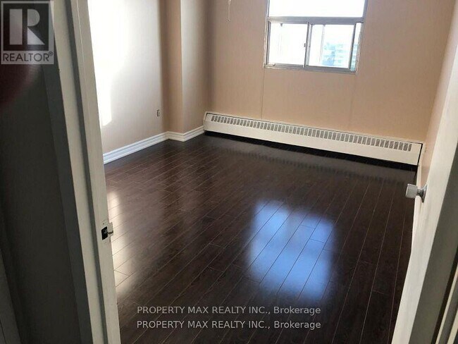 Photo du bâtiment - 1338 York Mills Rd