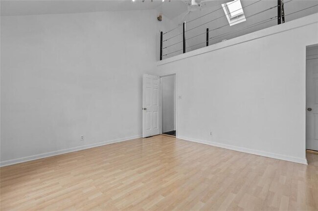 Building Photo - 602 Middle St
