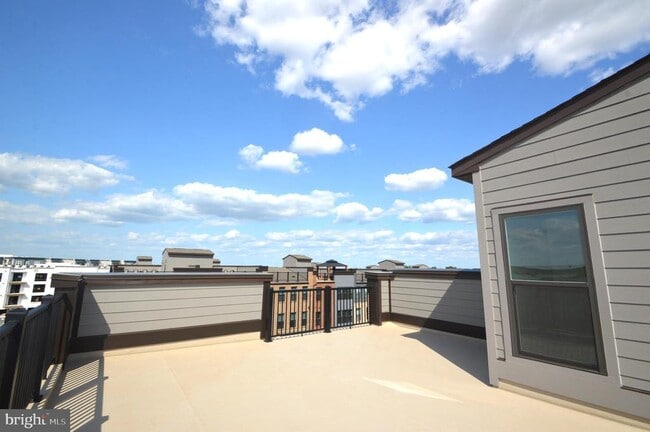 Building Photo - 43795 Middleway Ter