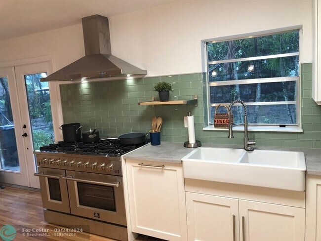 Foto del edificio - 3355 SW 22nd St