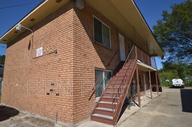 Building Photo - 947 Grebe St