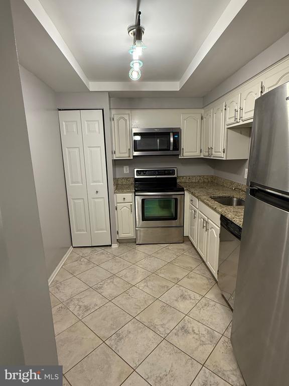 Building Photo - 7640 Tremayne Pl