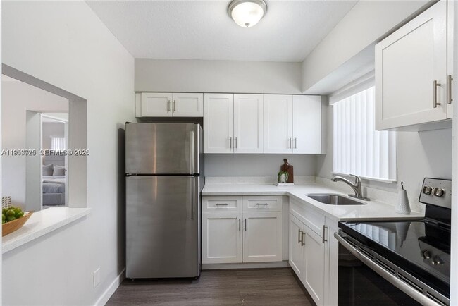 Foto del edificio - 550 NE 20th St