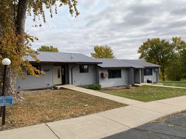 Building Photo - Deuel Manor - Clear Lake